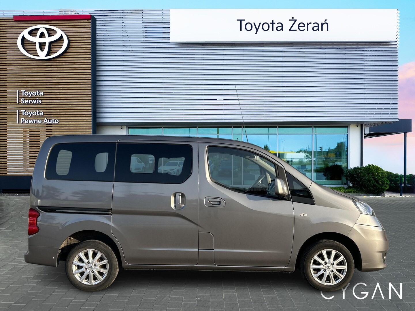 Nissan Inny