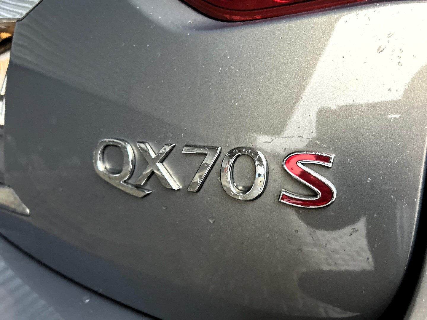 Infiniti QX70